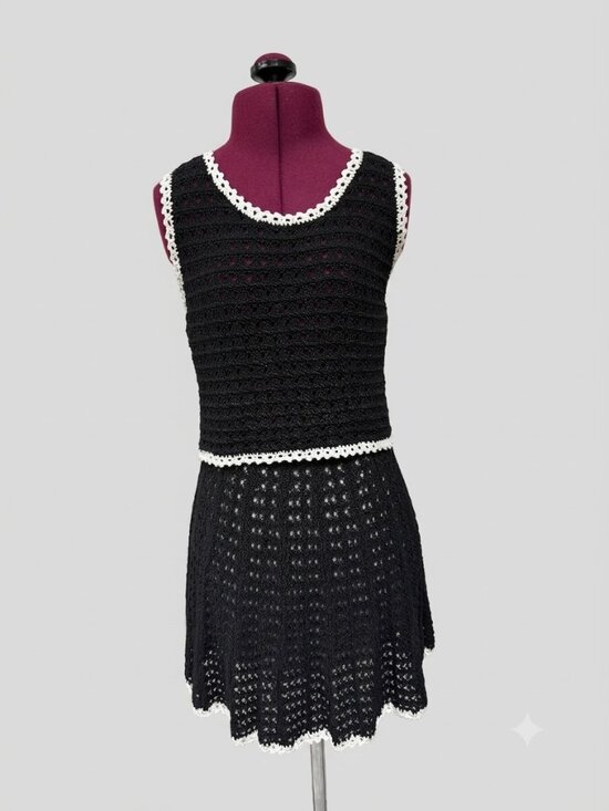 Alice + Olivia Dresses & Skirts - NWT Alice + Olivia "Florrie" Black Crochet Mini Skirt and Top Set - Size XS